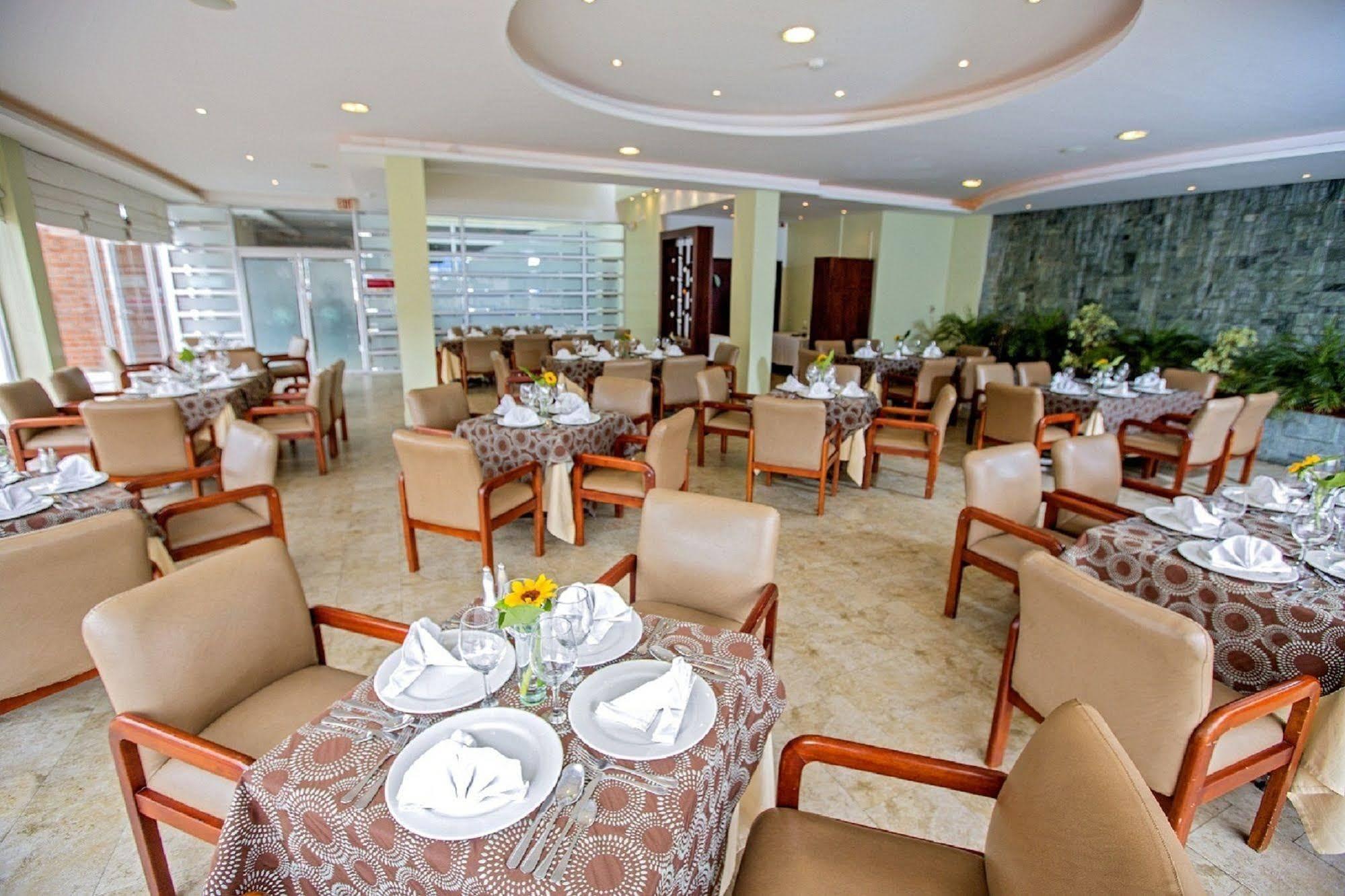 Hotel Ambato Zewnętrze zdjęcie