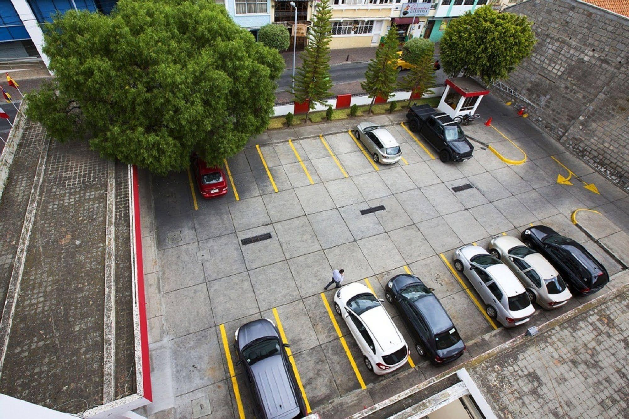 Hotel Ambato Zewnętrze zdjęcie