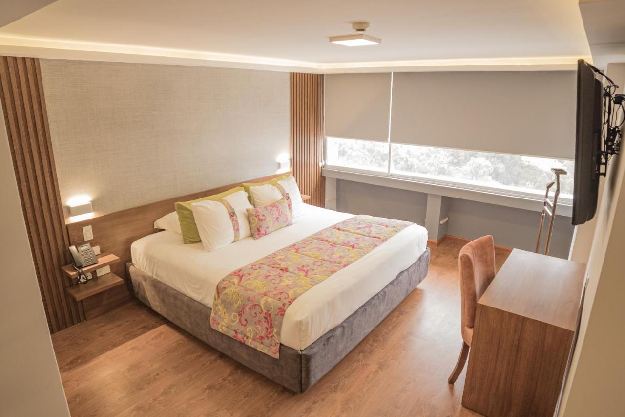 Hotel Ambato Zewnętrze zdjęcie